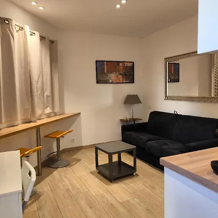 Cosy 2p A 5 Minutes A Pied De La Et Du Centre